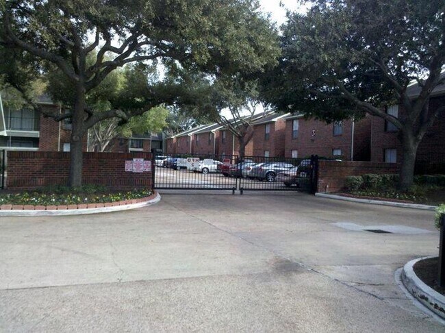 Foto del edificio - 10222 S Gessner Rd