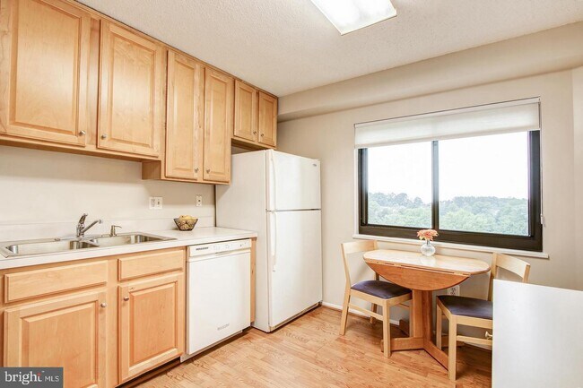 Building Photo - 3330 N Leisure World Blvd