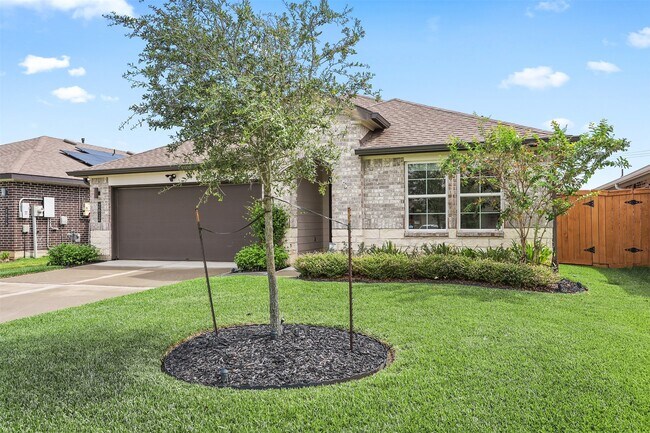 Building Photo - 2612 Golden Palms Ln