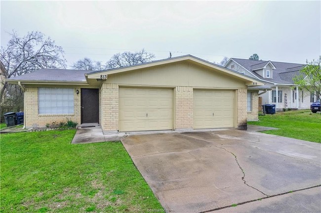Building Photo - 815 Dominik Dr