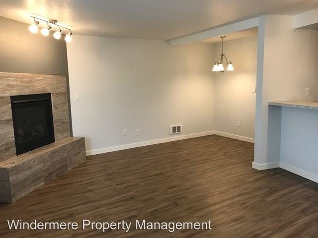 Building Photo - 2401 Elm St