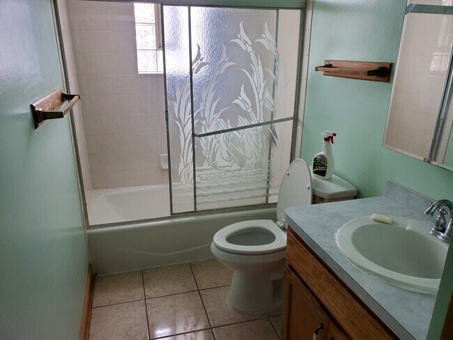 Baño 2 - 6206 N Richmond St