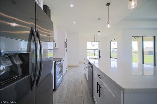 Building Photo - 1227 Chiquita Blvd N