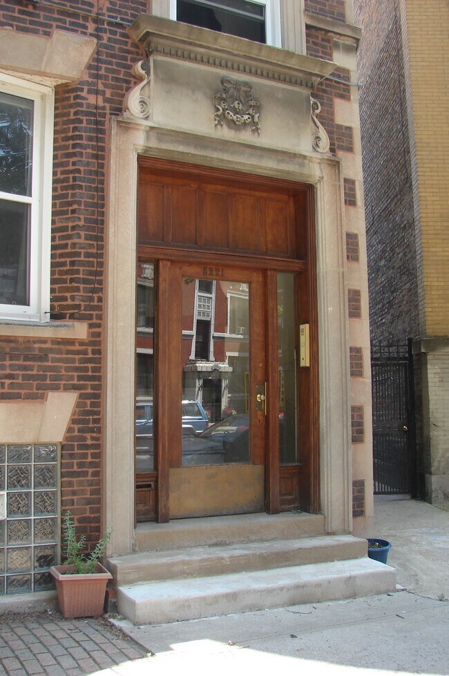 front door - 5221 S Kenwood Ave