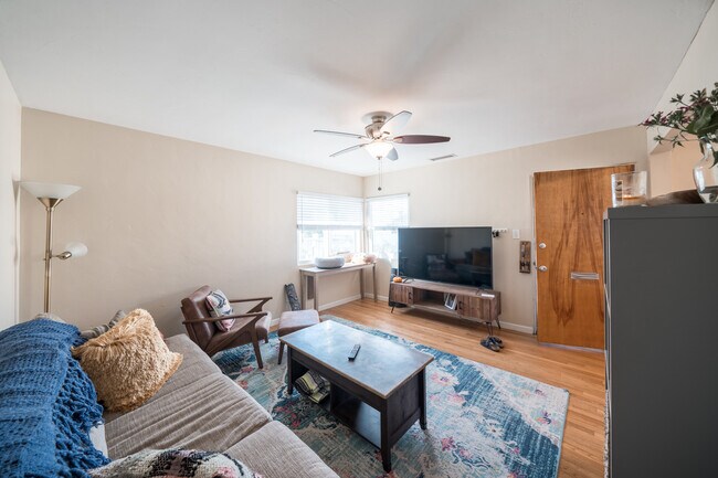 Foto del edificio - 1919 Ebers St