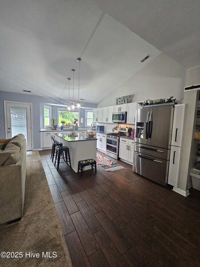 Foto del edificio - 403 Boysenberry Ln