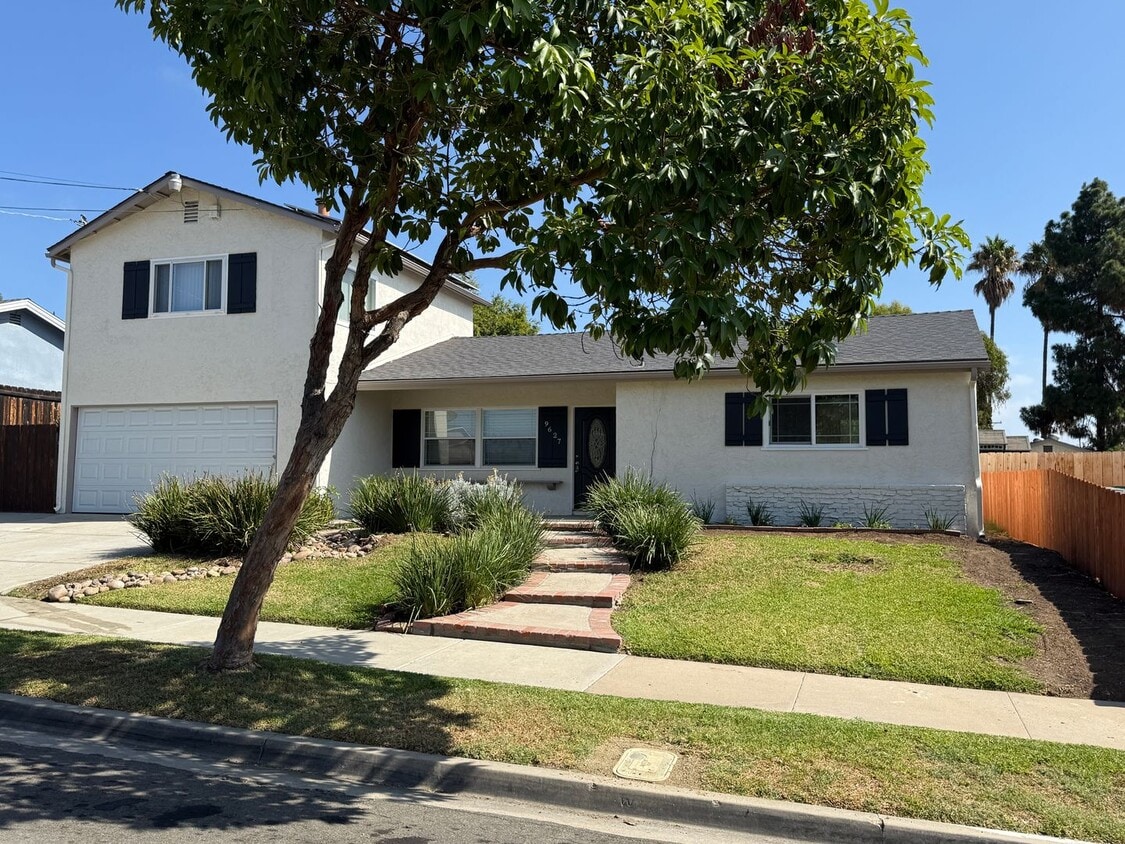 Foto principal - Four Bedroom Three Bath House