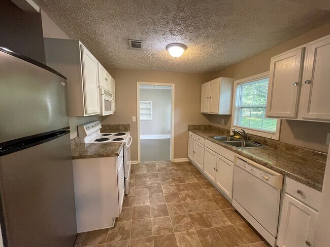 Foto del edificio - Updated 3/1 House in Cedartown- $1,395