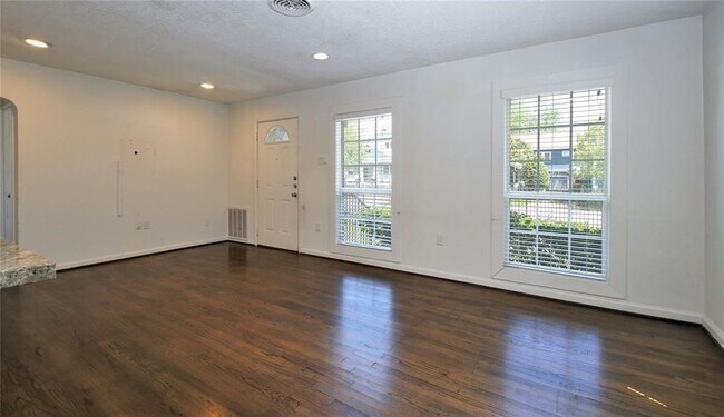 Foto del edificio - 728 E 13th St