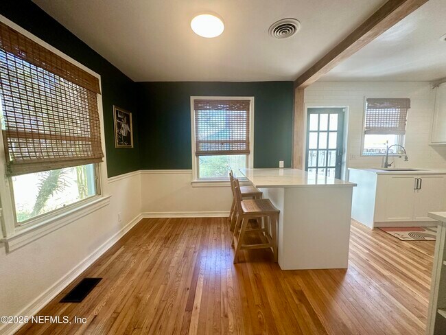 Foto del edificio - 1372 Dancy St