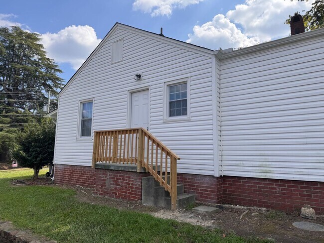 Building Photo - 522-524 S. COX ST