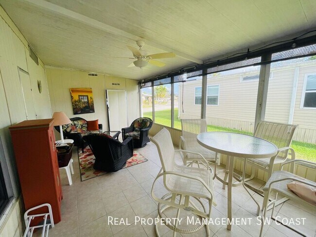 Building Photo - 102 Queen Palm Dr