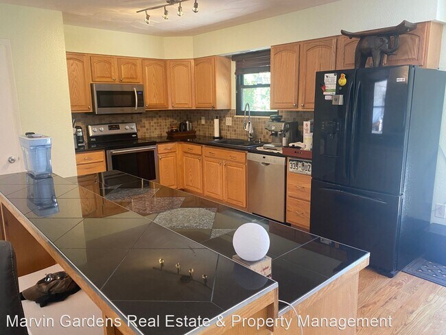 Foto del edificio - 4 br, 2 bath House - 646 Elliott St.
