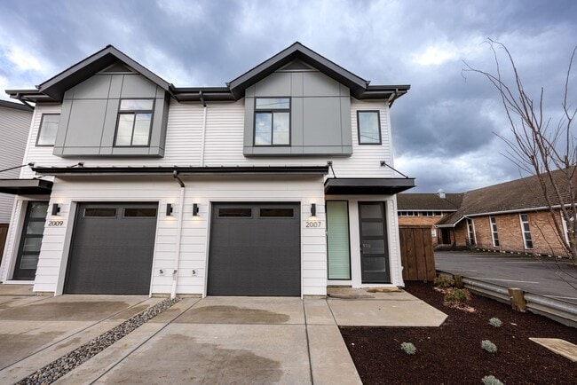 Built in 2024 - 3 bedroom with loft/office & AC - Built in 2024 - 3 bedroom with loft/office & AC