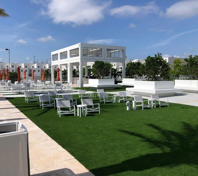 Building Photo - 10250 NW 66th St
