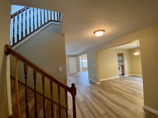 Foto del edificio - Stunning 4 Bedroom 2.5 Bathroom Two Story ...