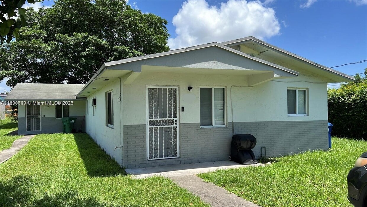 Foto principal - 2415 NW 82nd St