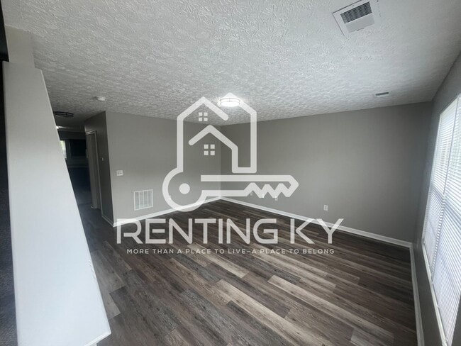 Building Photo - 2-Bed, 1.5-Bath Townhome with large kitche!
