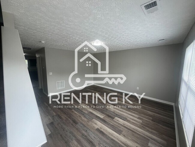 Foto del edificio - 2-Bed, 1.5-Bath Townhome with large kitche!