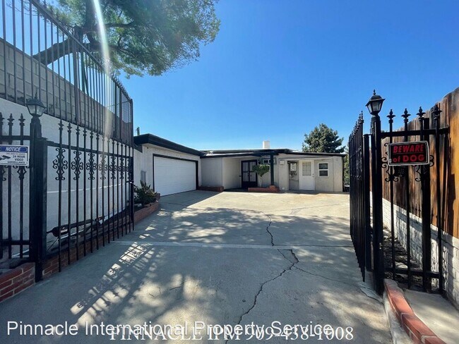 Building Photo - 3 br, 4 bath House - 2400 Siwanoy Drive