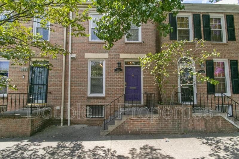 Primary Photo - 922 South Paca St