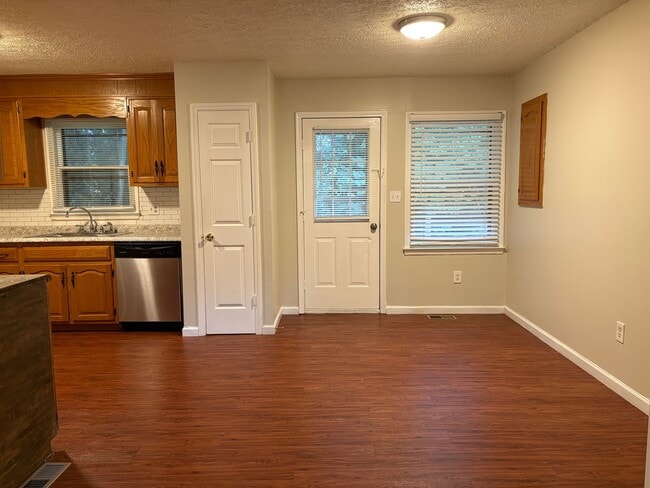 Foto del edificio - 3 Bedroom, 1 Bathroom House in Winston-Salem!