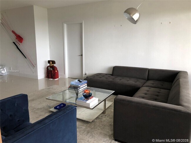 Foto del edificio - 20281 E Country Club Dr