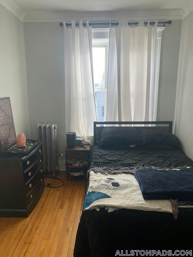 Foto del edificio - 12 Farrington Ave