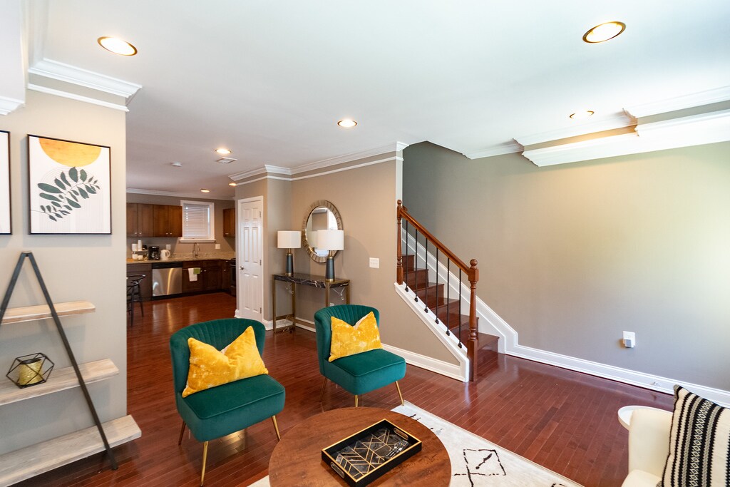 Primary Photo - 6502 Parkway Ct