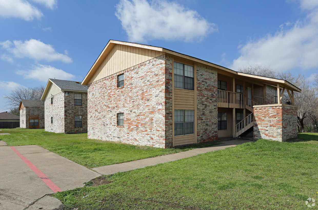 Building Photo - 302 Renfro St
