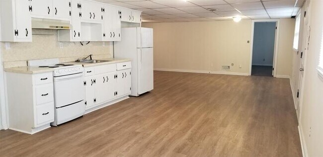 Building Photo - 3722 Chateauguay Dr
