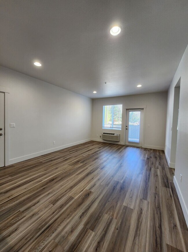 Building Photo - $500 MOVE IN SPECIAL - FREE RENT - Beautiful Brand New Modern Apartment Homes in Keizer