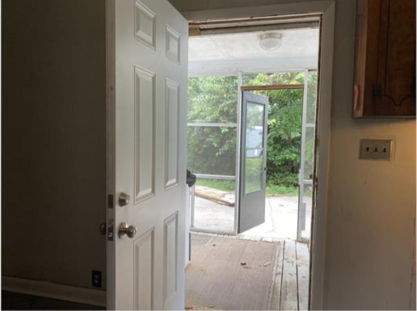 Building Photo - 400 S Washington Ave