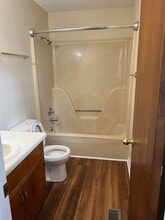 Building Photo - 659 12th Way NE