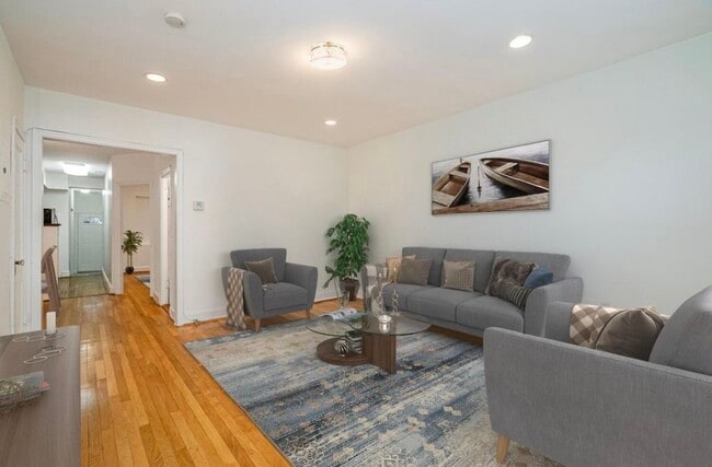 Building Photo - 209 19th St NE