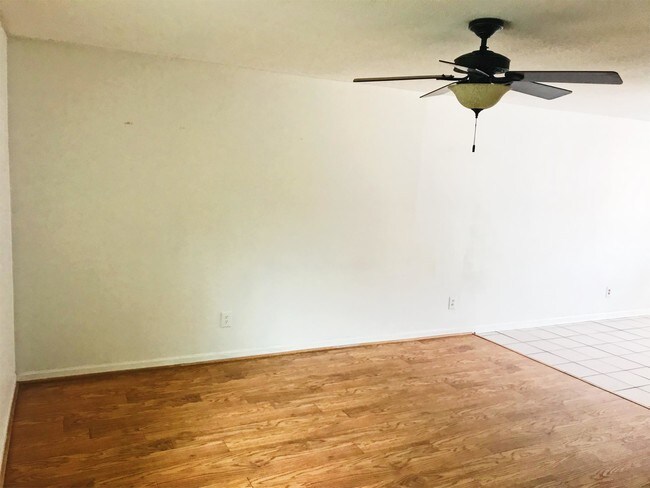 Foto del edificio - 711 Center St