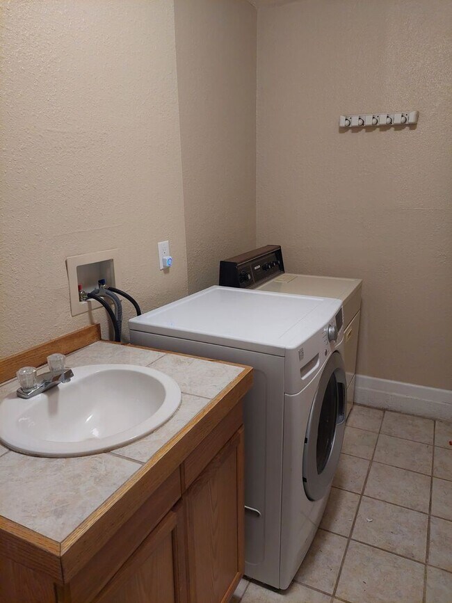 Building Photo - Monthly rental in the Tahoe Keys with boat...