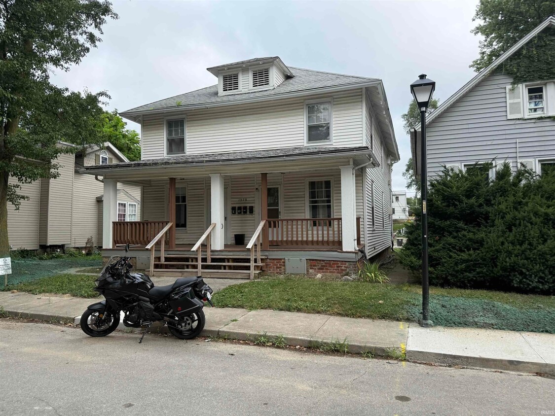 Primary Photo - 1328 Sinclair St