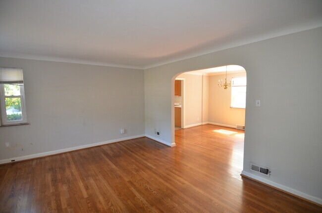 Foto del edificio - 7604 Montgomery Rd