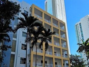 Building Photo - 471 NE 25th St