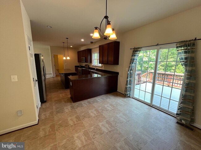 Foto del edificio - 47 Summerfield Ln