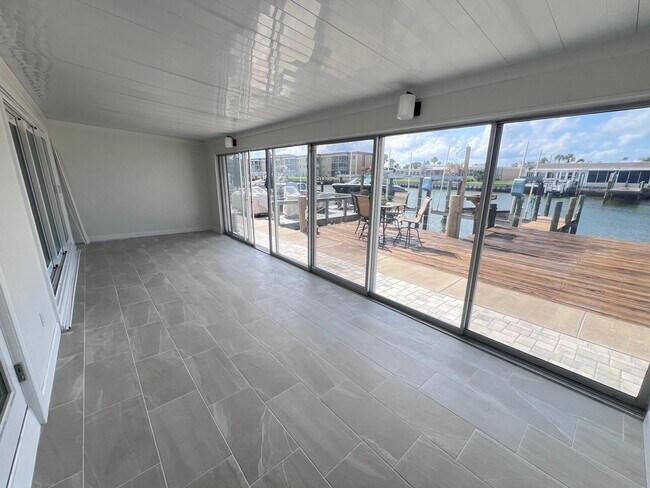 Florida Room - 282 Boca Ciega Point Blvd N