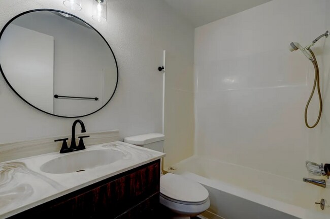 Foto del edificio - 3035 Pleasant Valley Cir