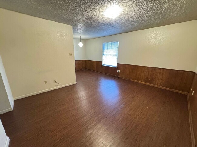 Foto del edificio - 1700 Kirk Ave