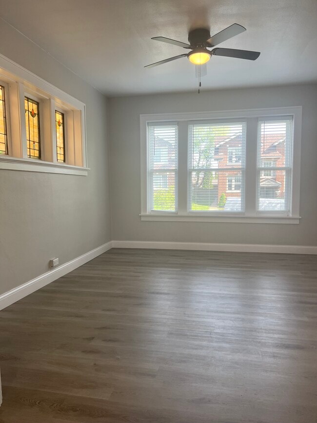 Living room 1.2 - 4622 Shenandoah Ave