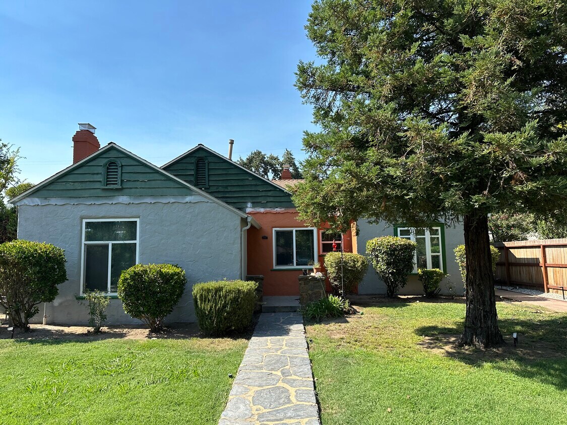 Primary Photo - 239 W Knoles Way