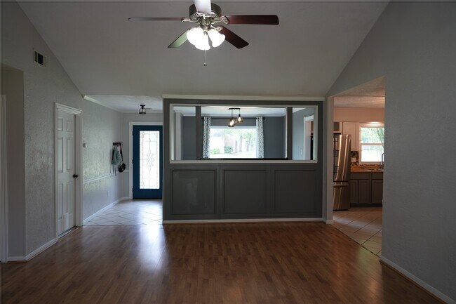Building Photo - 17115 Kings Walk Ln