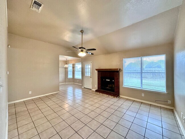 Building Photo - Viewable Now!  Pets Accepted!