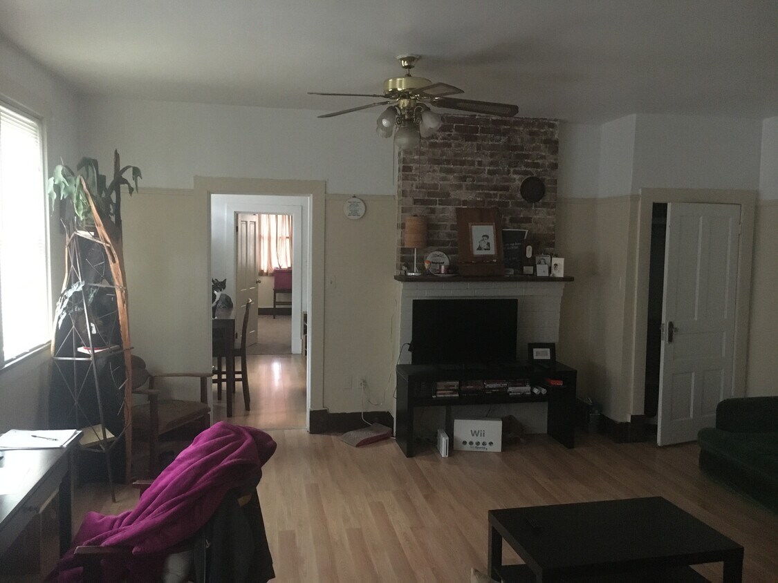 Lining room - 53 S 18th St