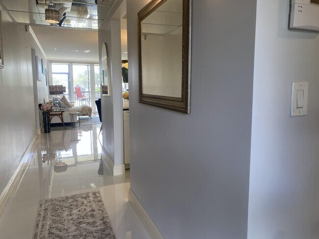 Foto del edificio - 14 Royal Palm Way